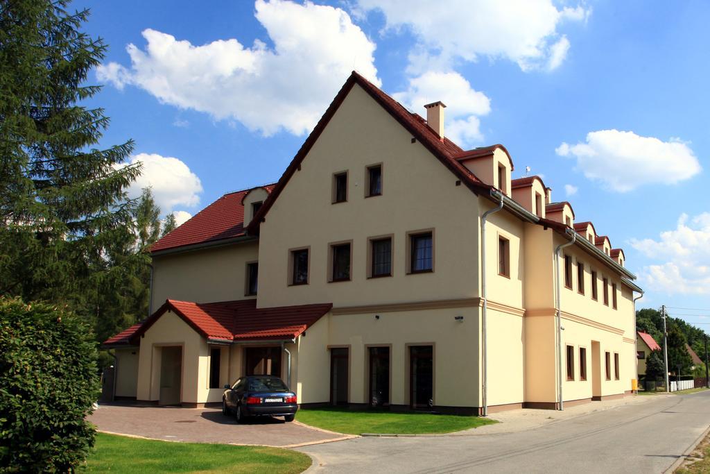 Hotel Modrzewiowy Dwor غليفيتسه المظهر الخارجي الصورة